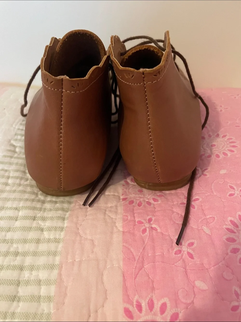 Adelisa & Co Primavera Scalloped Leather Ankle Boots